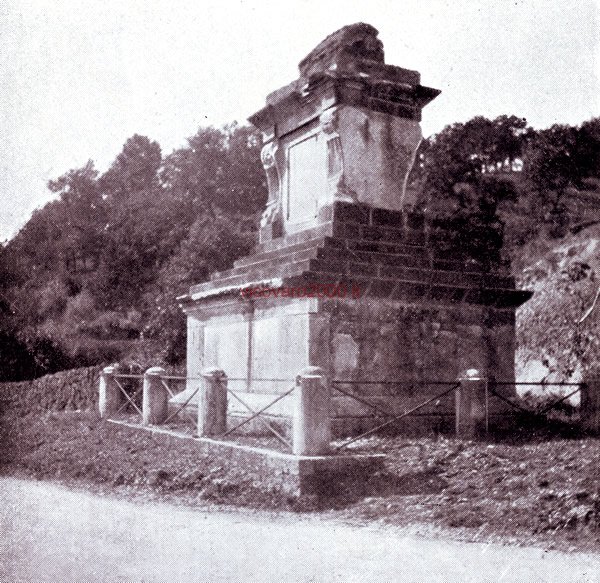 Il sepolcro di Caio Maenio Basso  nei pressi di Vicovaro nel 1906 - Foto Arduino Colasanti